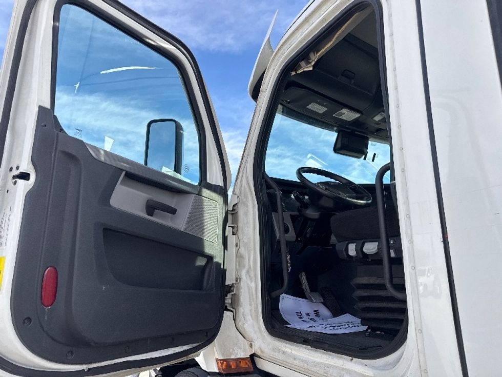 Day Cab Tractor-Heavy Duty Tractors-Freightliner-2021-T11664ST-Greeley-CO-501,716\n\t\tmiles-$ 48,250 - Image 9