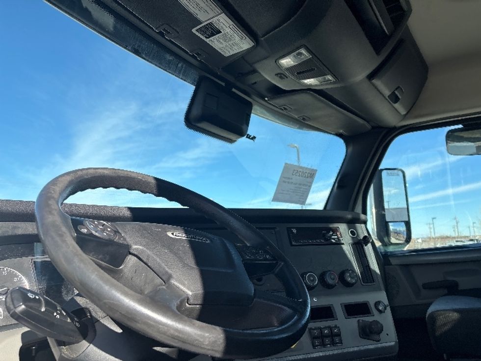 Day Cab Tractor-Heavy Duty Tractors-Freightliner-2021-T11664ST-Greeley-CO-506,124\n\t\tmiles-$ 48,000 - Image 10