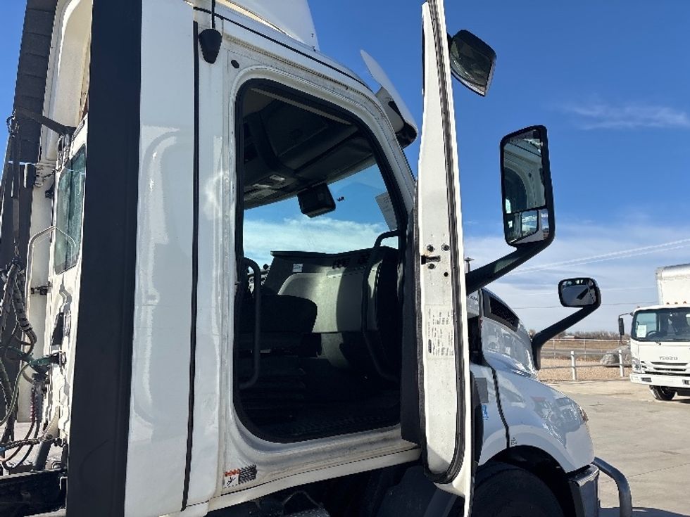 Day Cab Tractor-Heavy Duty Tractors-Freightliner-2021-T11664ST-Greeley-CO-506,124\n\t\tmiles-$ 48,000 - Image 12