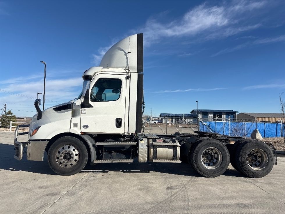 Day Cab Tractor-Heavy Duty Tractors-Freightliner-2021-T11664ST-Greeley-CO-506,124\n\t\tmiles-$ 48,000 - Image 4