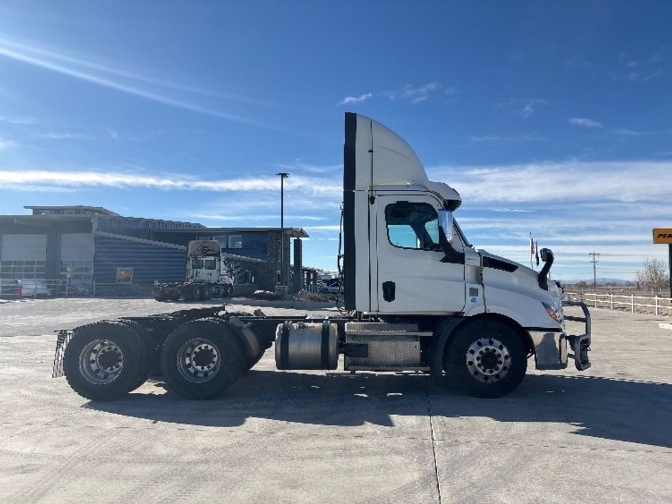 Day Cab Tractor-Heavy Duty Tractors-Freightliner-2021-T11664ST-Greeley-CO-506,124\n\t\tmiles-$ 48,000 - Image 8