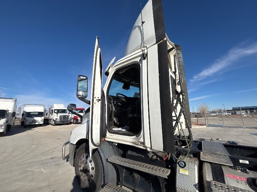 Day Cab Tractor-Heavy Duty Tractors-Freightliner-2021-T11664ST-Greeley-CO-506,124\n\t\tmiles-$ 48,000 - Image 9