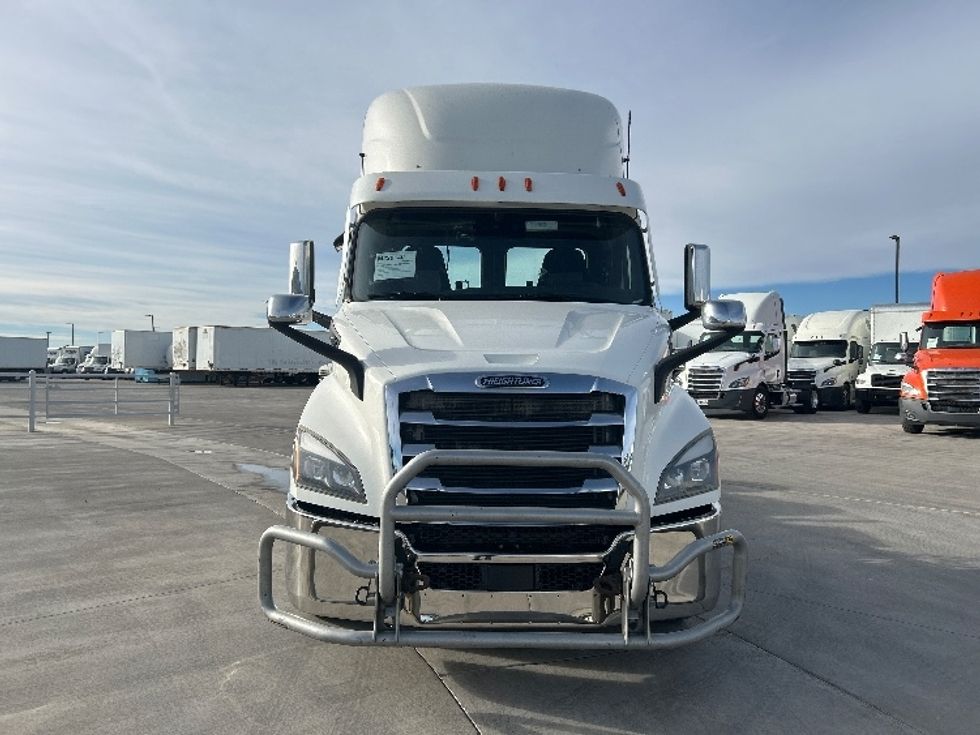Day Cab Tractor-Heavy Duty Tractors-Freightliner-2021-T11664ST-Greeley-CO-509,278\n\t\tmiles-$ 47,750 - Image 2