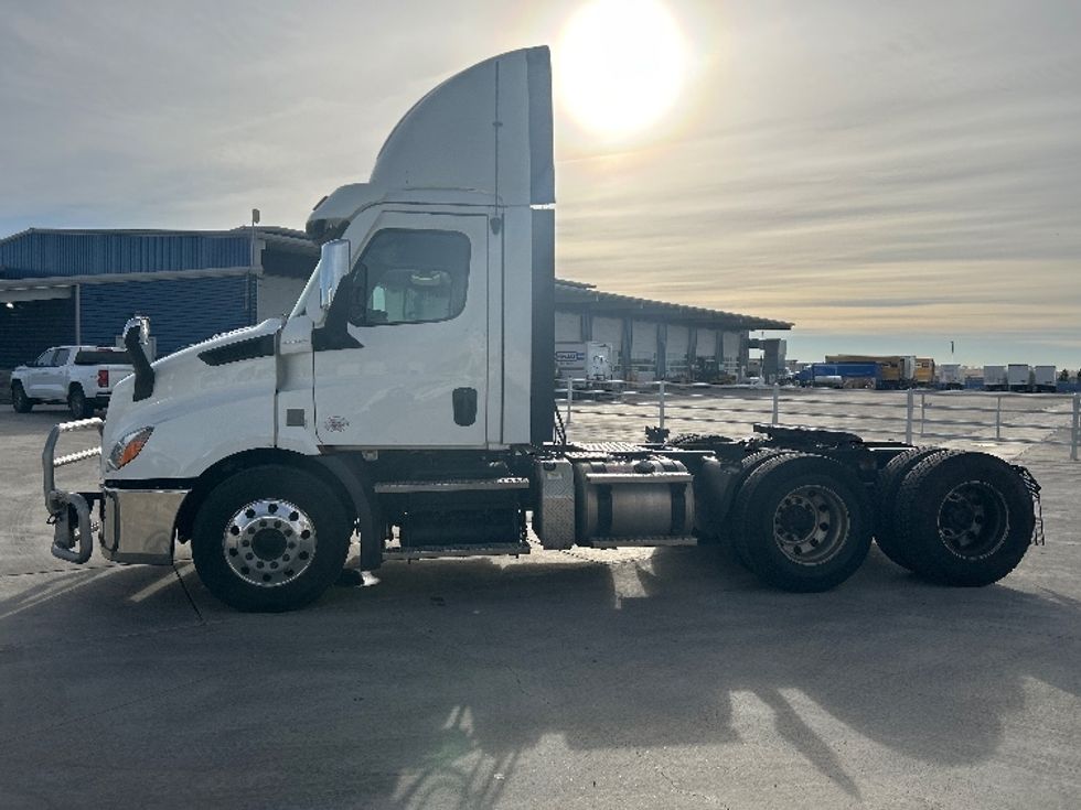 Day Cab Tractor-Heavy Duty Tractors-Freightliner-2021-T11664ST-Greeley-CO-509,278\n\t\tmiles-$ 47,750 - Image 4