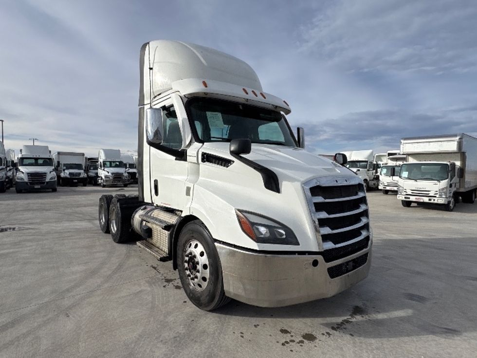 Day Cab Tractor-Heavy Duty Tractors-Freightliner-2021-T11664ST-Greeley-CO-546,292\n\t\tmiles-$ 43,750 - Image 1