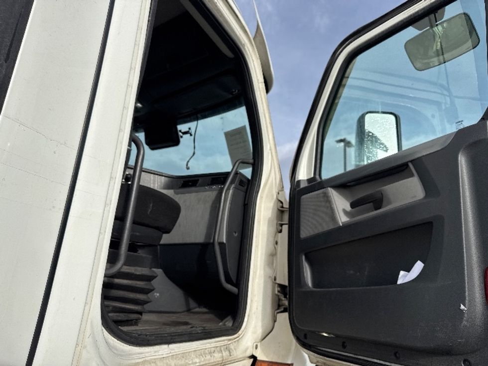 Day Cab Tractor-Heavy Duty Tractors-Freightliner-2021-T11664ST-Greeley-CO-546,292\n\t\tmiles-$ 43,750 - Image 12