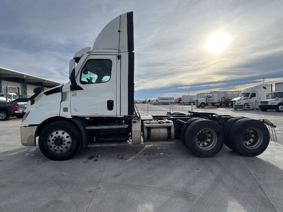 Day Cab Tractor-Heavy Duty Tractors-Freightliner-2021-T11664ST-Greeley-CO-546,292\n\t\tmiles-$ 43,750 - Image 4