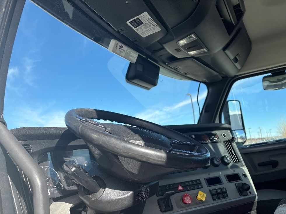 Day Cab Tractor-Heavy Duty Tractors-Freightliner-2021-T11664ST-Greeley-CO-552,241\n\t\tmiles-$ 43,000 - Image 10