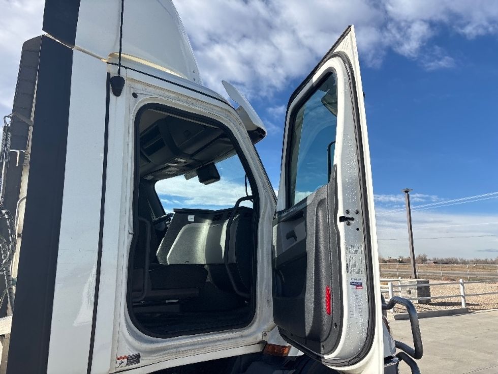 Day Cab Tractor-Heavy Duty Tractors-Freightliner-2021-T11664ST-Greeley-CO-552,241\n\t\tmiles-$ 43,000 - Image 12