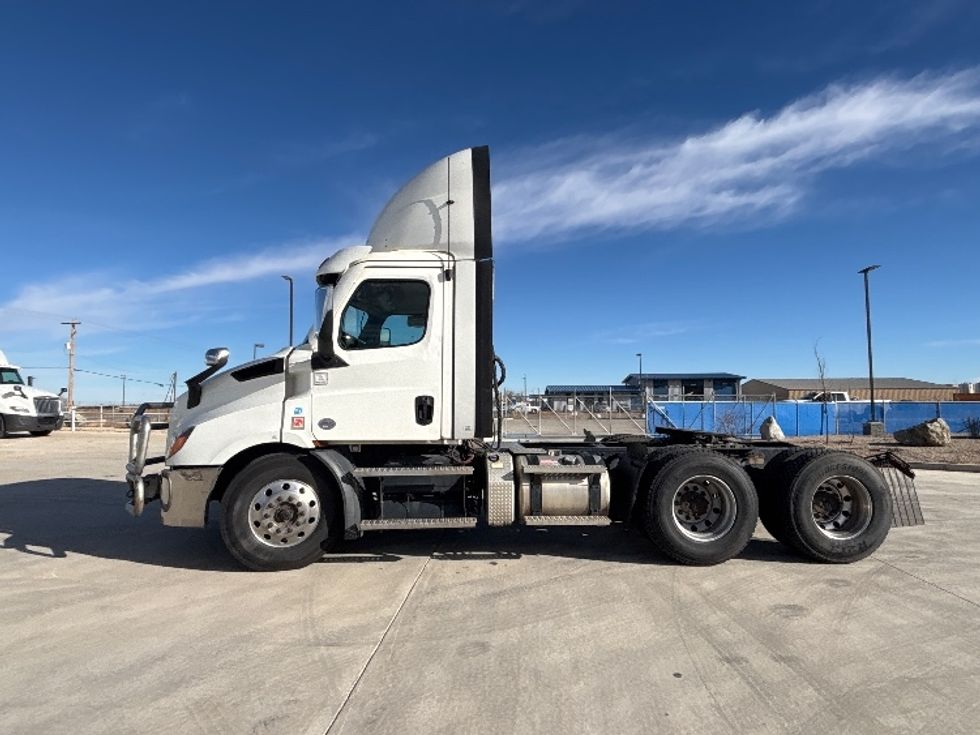 Day Cab Tractor-Heavy Duty Tractors-Freightliner-2021-T11664ST-Greeley-CO-552,241\n\t\tmiles-$ 43,000 - Image 4