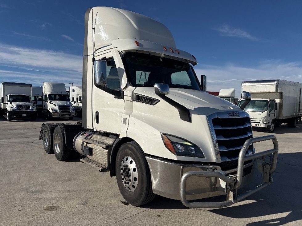 Day Cab Tractor-Heavy Duty Tractors-Freightliner-2021-T11664ST-Greeley-CO-557,093\n\t\tmiles-$ 42,500 - Image 1