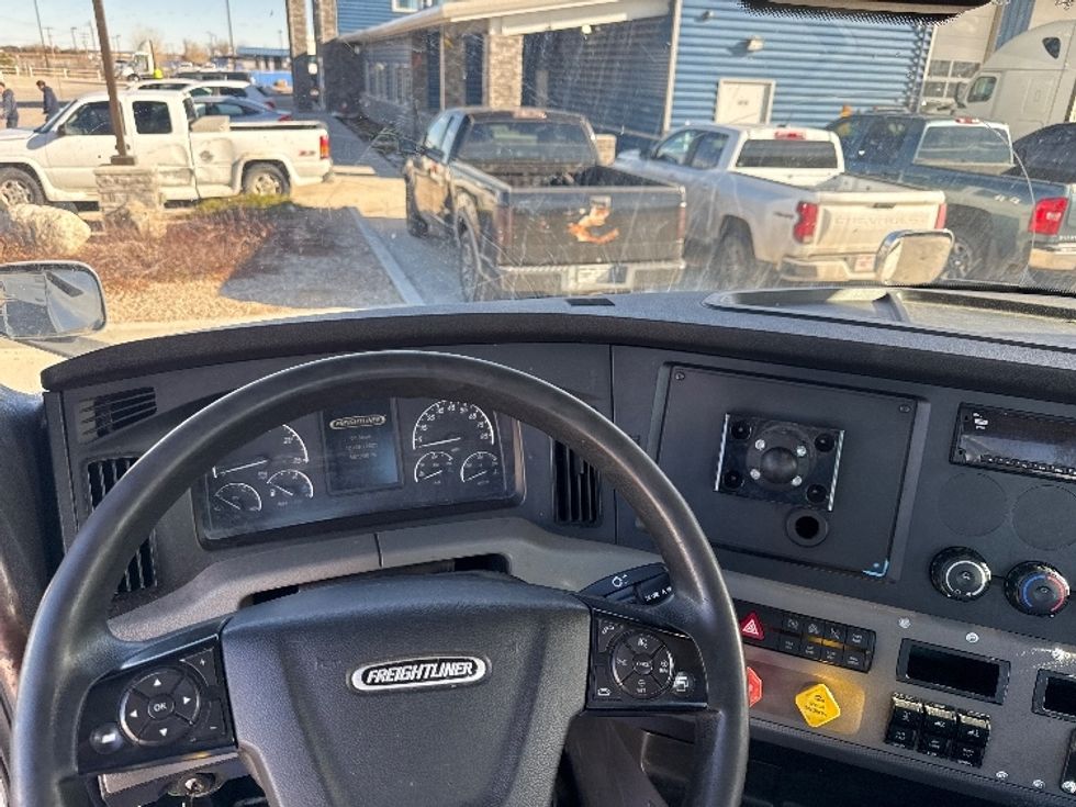 Day Cab Tractor-Heavy Duty Tractors-Freightliner-2021-T11664ST-Greeley-CO-557,093\n\t\tmiles-$ 42,500 - Image 11