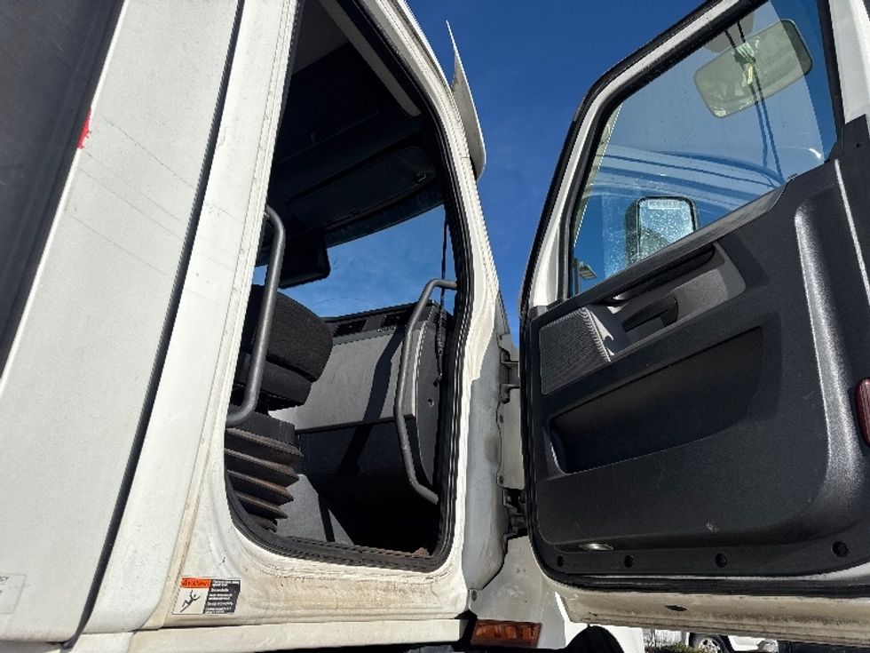 Day Cab Tractor-Heavy Duty Tractors-Freightliner-2021-T11664ST-Greeley-CO-557,093\n\t\tmiles-$ 42,500 - Image 12