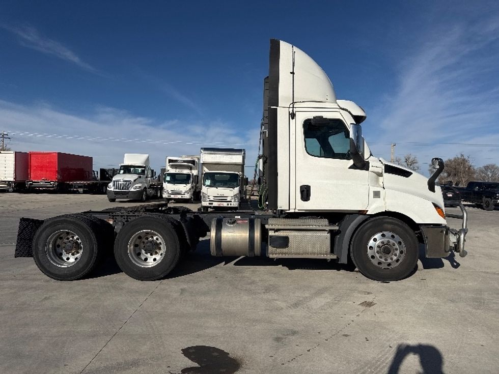 Day Cab Tractor-Heavy Duty Tractors-Freightliner-2021-T11664ST-Greeley-CO-557,093\n\t\tmiles-$ 42,500 - Image 8