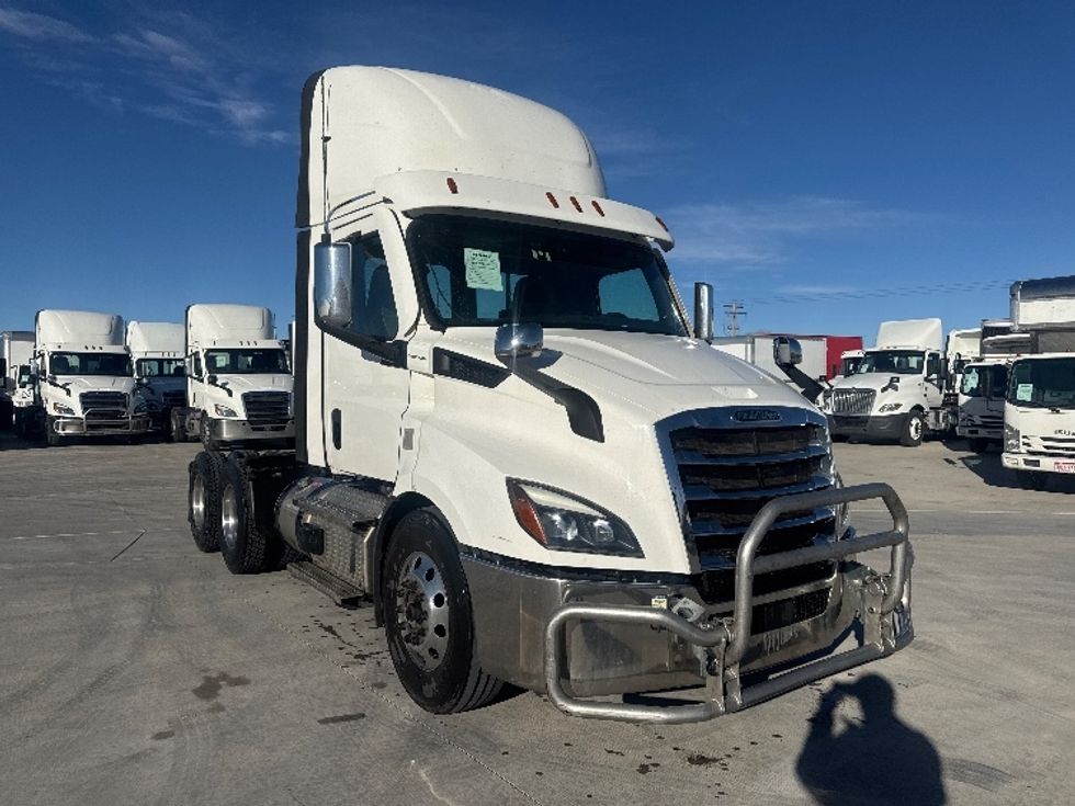 Day Cab Tractor-Heavy Duty Tractors-Freightliner-2021-T11664ST-Greeley-CO-573,683\n\t\tmiles-$ 40,750 - Image 1