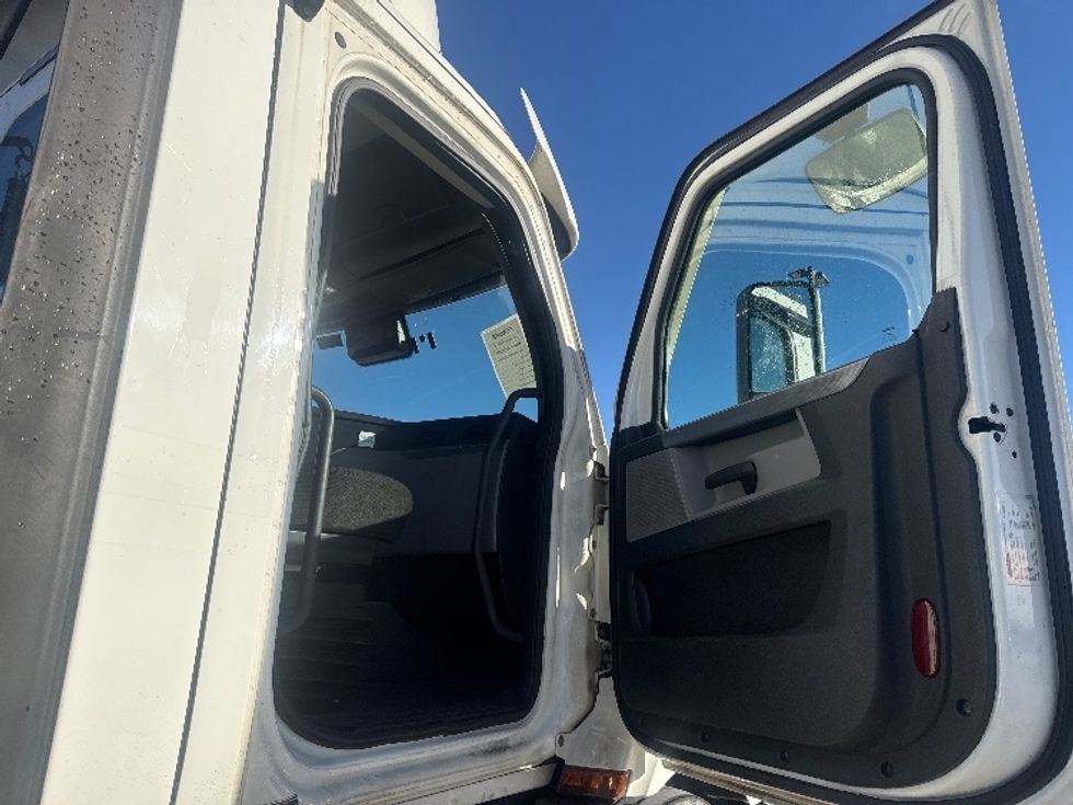 Day Cab Tractor-Heavy Duty Tractors-Freightliner-2021-T11664ST-Greeley-CO-573,683\n\t\tmiles-$ 40,750 - Image 12