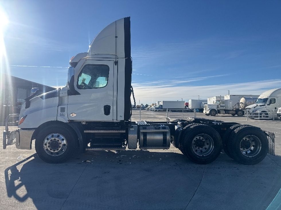 Day Cab Tractor-Heavy Duty Tractors-Freightliner-2021-T11664ST-Greeley-CO-573,683\n\t\tmiles-$ 40,750 - Image 4