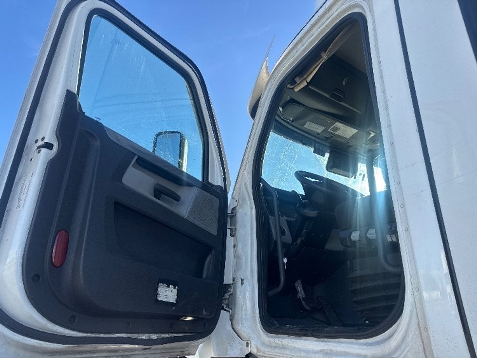 Day Cab Tractor-Heavy Duty Tractors-Freightliner-2021-T11664ST-Greeley-CO-573,683\n\t\tmiles-$ 40,750 - Image 9