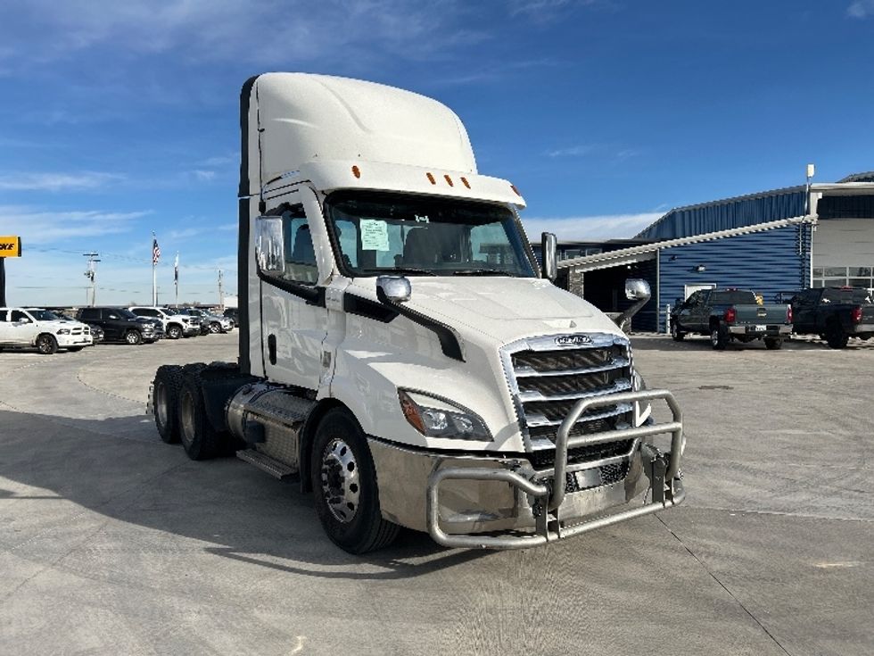 Day Cab Tractor-Heavy Duty Tractors-Freightliner-2021-T11664ST-Greeley-CO-630,106\n\t\tmiles-$ 34,500 - Image 1