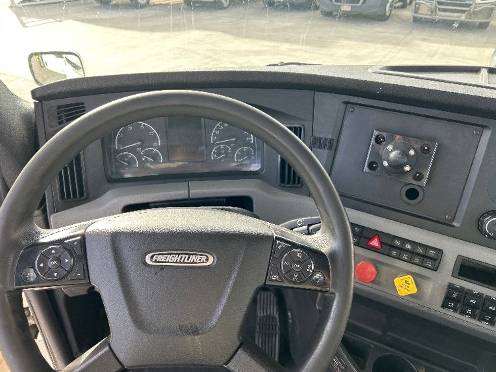Day Cab Tractor-Heavy Duty Tractors-Freightliner-2021-T11664ST-Greeley-CO-630,106\n\t\tmiles-$ 34,500 - Image 11