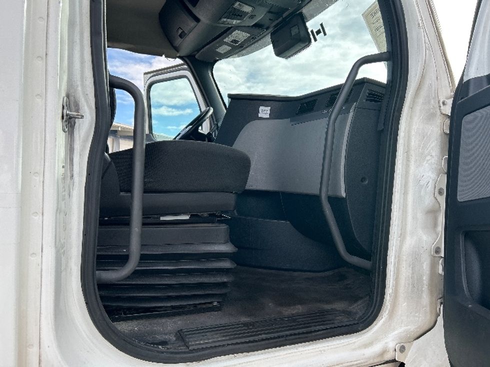 Day Cab Tractor-Heavy Duty Tractors-Freightliner-2021-T11664ST-Greeley-CO-630,106\n\t\tmiles-$ 34,500 - Image 12