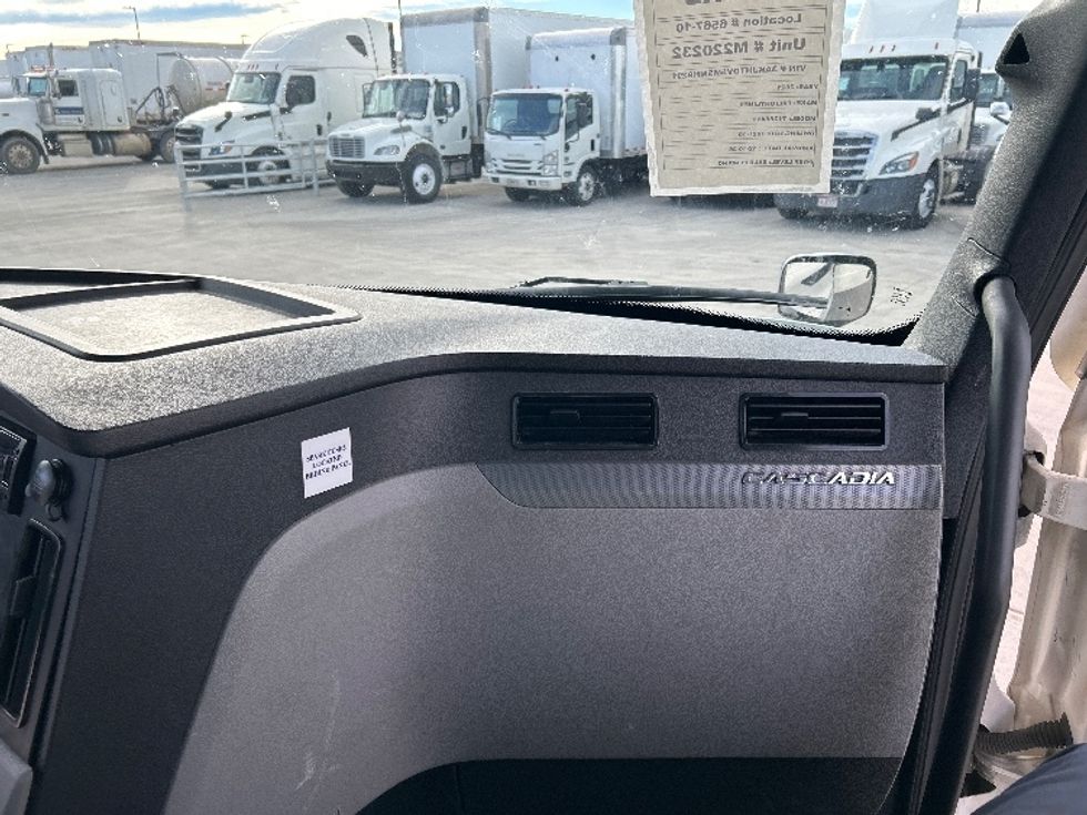 Day Cab Tractor-Heavy Duty Tractors-Freightliner-2021-T11664ST-Greeley-CO-630,106\n\t\tmiles-$ 34,500 - Image 13