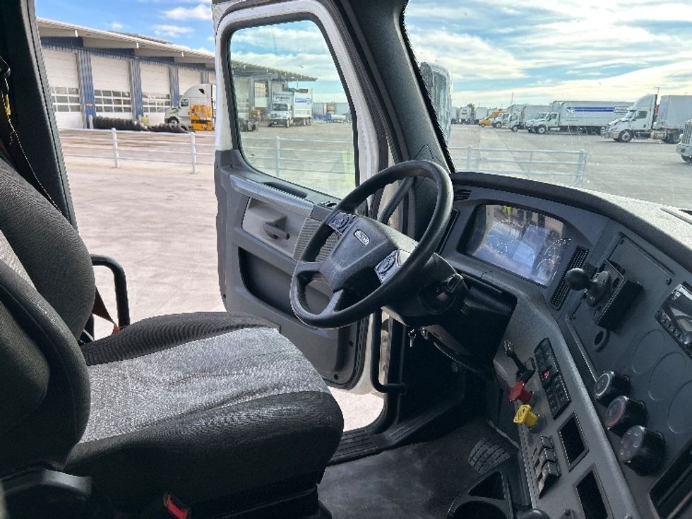 Day Cab Tractor-Heavy Duty Tractors-Freightliner-2021-T11664ST-Greeley-CO-630,106\n\t\tmiles-$ 34,500 - Image 14