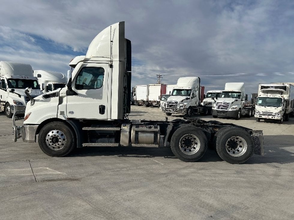 Day Cab Tractor-Heavy Duty Tractors-Freightliner-2021-T11664ST-Greeley-CO-630,106\n\t\tmiles-$ 34,500 - Image 4