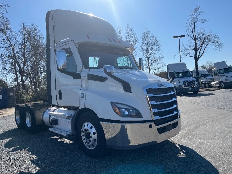 Day Cab Tractor-Heavy Duty Tractors-Freightliner-2021-T11664ST-Greensboro-NC-380,998\n\t\tmiles-$ 57,750 - Image 1