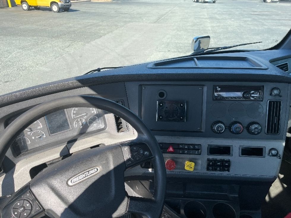 Day Cab Tractor-Heavy Duty Tractors-Freightliner-2021-T11664ST-Greensboro-NC-380,998\n\t\tmiles-$ 57,750 - Image 10