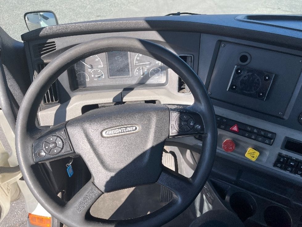 Day Cab Tractor-Heavy Duty Tractors-Freightliner-2021-T11664ST-Greensboro-NC-380,998\n\t\tmiles-$ 57,750 - Image 11