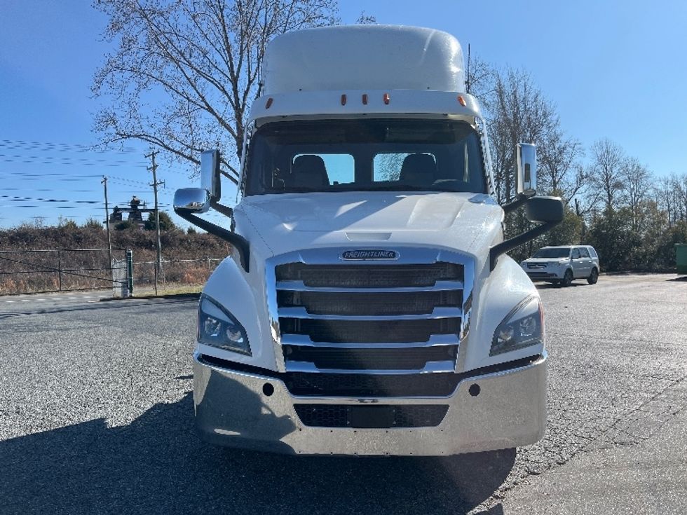 Day Cab Tractor-Heavy Duty Tractors-Freightliner-2021-T11664ST-Greensboro-NC-380,998\n\t\tmiles-$ 57,750 - Image 2