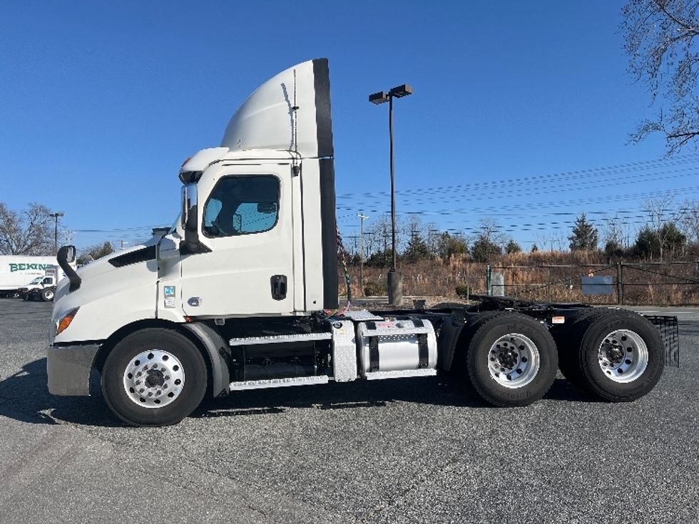 Day Cab Tractor-Heavy Duty Tractors-Freightliner-2021-T11664ST-Greensboro-NC-380,998\n\t\tmiles-$ 57,750 - Image 4