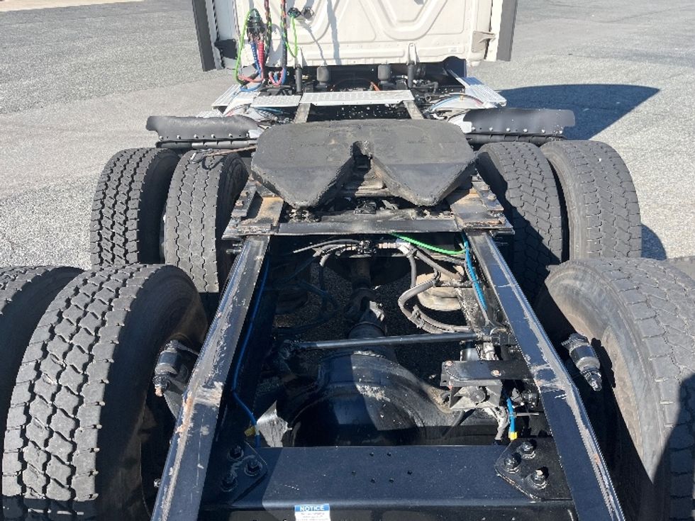 Day Cab Tractor-Heavy Duty Tractors-Freightliner-2021-T11664ST-Greensboro-NC-380,998\n\t\tmiles-$ 57,750 - Image 6