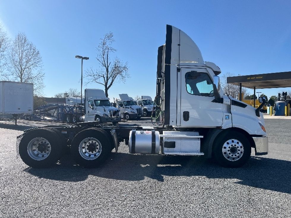 Day Cab Tractor-Heavy Duty Tractors-Freightliner-2021-T11664ST-Greensboro-NC-380,998\n\t\tmiles-$ 57,750 - Image 8