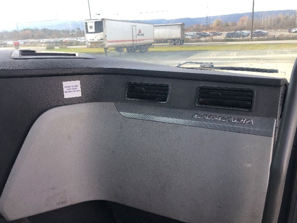 Day Cab Tractor-Heavy Duty Tractors-Freightliner-2021-T11664ST-Guilderland Center-NY-340,542\n\t\tmiles-$ 54,000 - Image 13