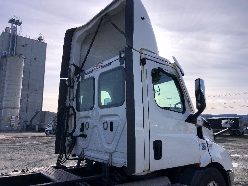 Day Cab Tractor-Heavy Duty Tractors-Freightliner-2021-T11664ST-Guilderland Center-NY-340,542\n\t\tmiles-$ 54,000 - Image 18