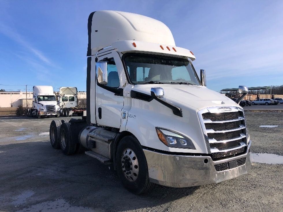 Day Cab Tractor-Heavy Duty Tractors-Freightliner-2021-T11664ST-Guilderland Center-NY-340,542\n\t\tmiles-$ 57,500 - Image 1