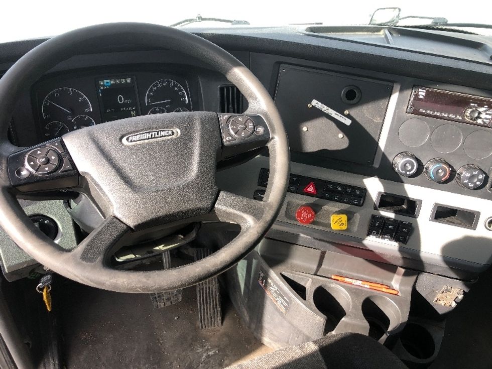 Day Cab Tractor-Heavy Duty Tractors-Freightliner-2021-T11664ST-Guilderland Center-NY-340,542\n\t\tmiles-$ 57,500 - Image 11