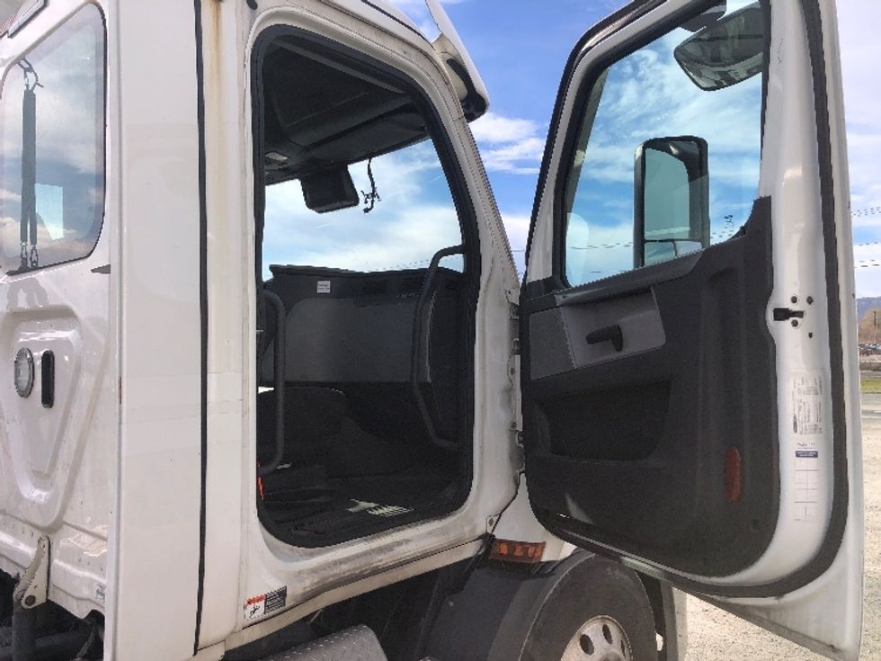 Day Cab Tractor-Heavy Duty Tractors-Freightliner-2021-T11664ST-Guilderland Center-NY-340,542\n\t\tmiles-$ 57,500 - Image 12
