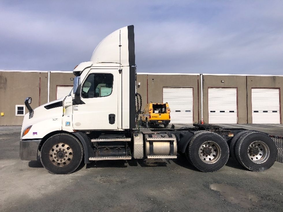 Day Cab Tractor-Heavy Duty Tractors-Freightliner-2021-T11664ST-Guilderland Center-NY-340,542\n\t\tmiles-$ 57,500 - Image 4