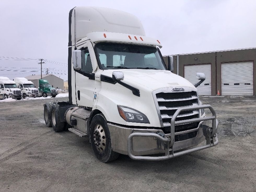 Day Cab Tractor-Heavy Duty Tractors-Freightliner-2021-T11664ST-Guilderland Center-NY-413,836\n\t\tmiles-$ 47,250 - Image 1