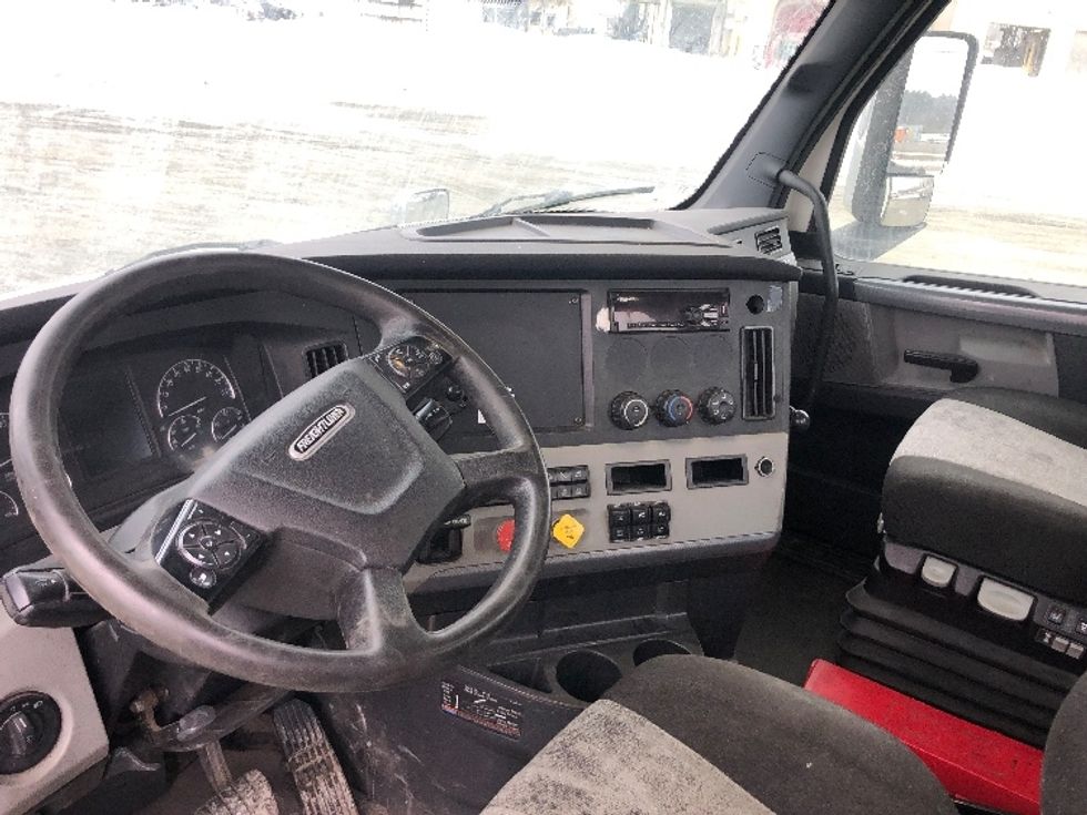 Day Cab Tractor-Heavy Duty Tractors-Freightliner-2021-T11664ST-Guilderland Center-NY-413,836\n\t\tmiles-$ 47,250 - Image 10