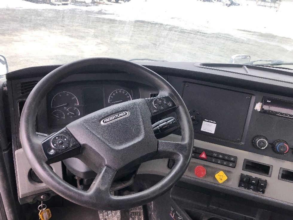 Day Cab Tractor-Heavy Duty Tractors-Freightliner-2021-T11664ST-Guilderland Center-NY-413,836\n\t\tmiles-$ 47,250 - Image 11