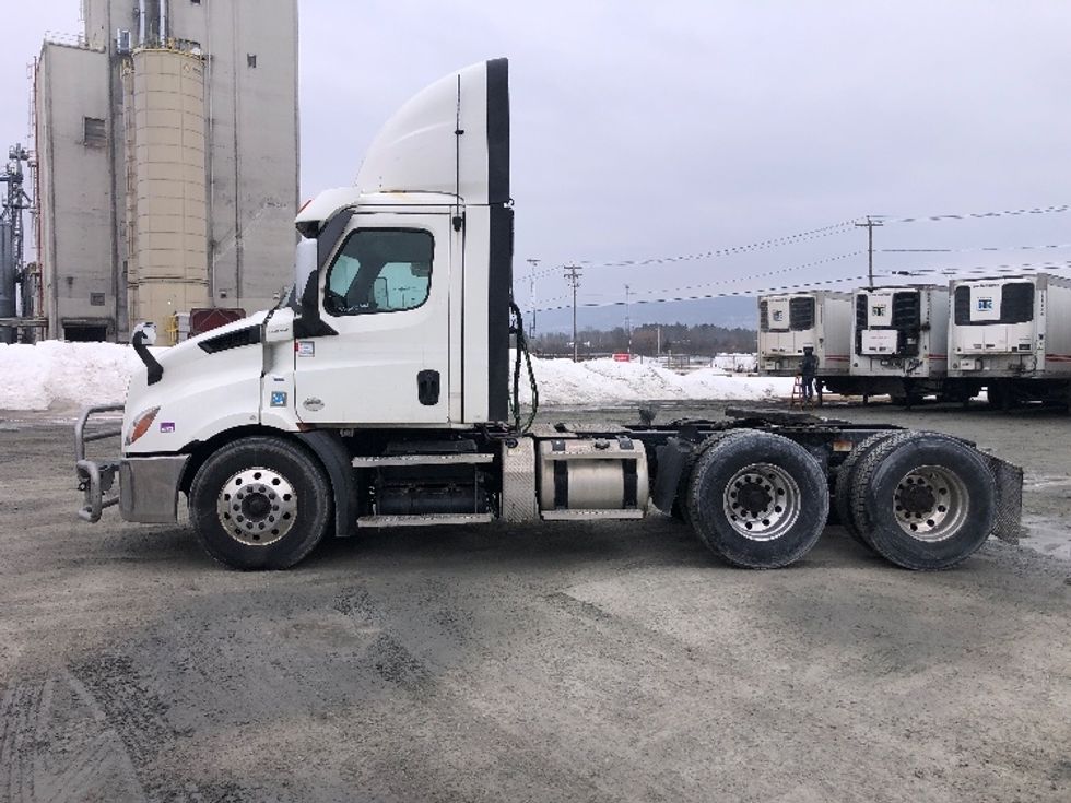 Day Cab Tractor-Heavy Duty Tractors-Freightliner-2021-T11664ST-Guilderland Center-NY-413,836\n\t\tmiles-$ 47,250 - Image 4