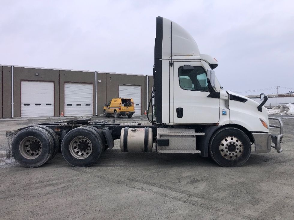 Day Cab Tractor-Heavy Duty Tractors-Freightliner-2021-T11664ST-Guilderland Center-NY-413,836\n\t\tmiles-$ 47,250 - Image 8