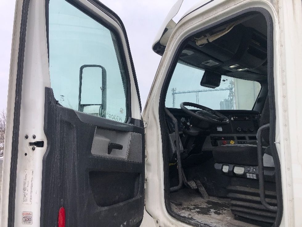 Day Cab Tractor-Heavy Duty Tractors-Freightliner-2021-T11664ST-Guilderland Center-NY-413,836\n\t\tmiles-$ 47,250 - Image 9