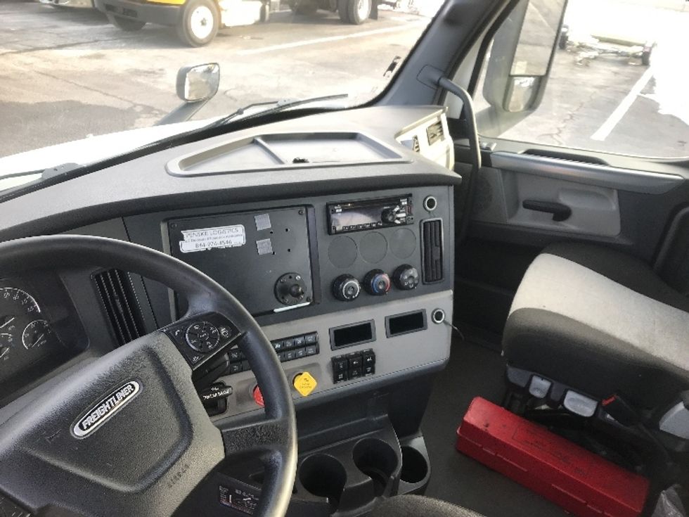Day Cab Tractor-Heavy Duty Tractors-Freightliner-2021-T11664ST-Harrisburg-PA-588,562\n\t\tmiles-$ 33,500 - Image 10