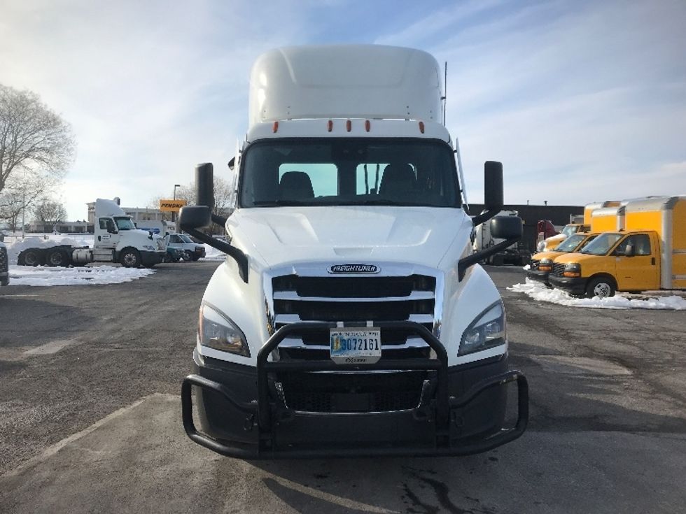 Day Cab Tractor-Heavy Duty Tractors-Freightliner-2021-T11664ST-Harrisburg-PA-588,562\n\t\tmiles-$ 33,500 - Image 2