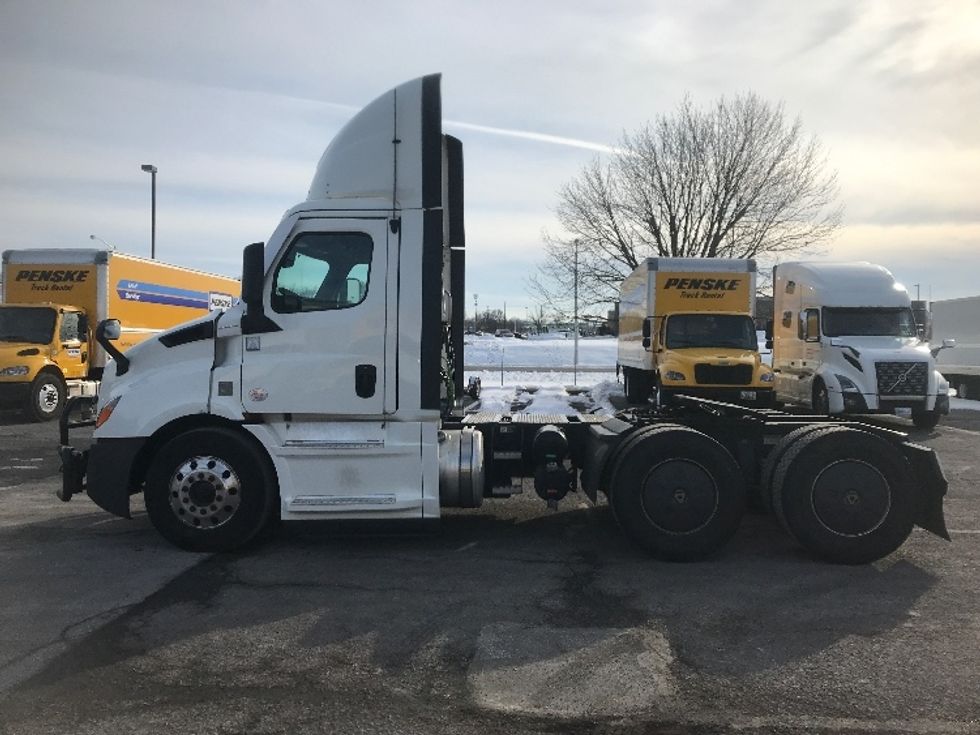 Day Cab Tractor-Heavy Duty Tractors-Freightliner-2021-T11664ST-Harrisburg-PA-588,562\n\t\tmiles-$ 33,500 - Image 4